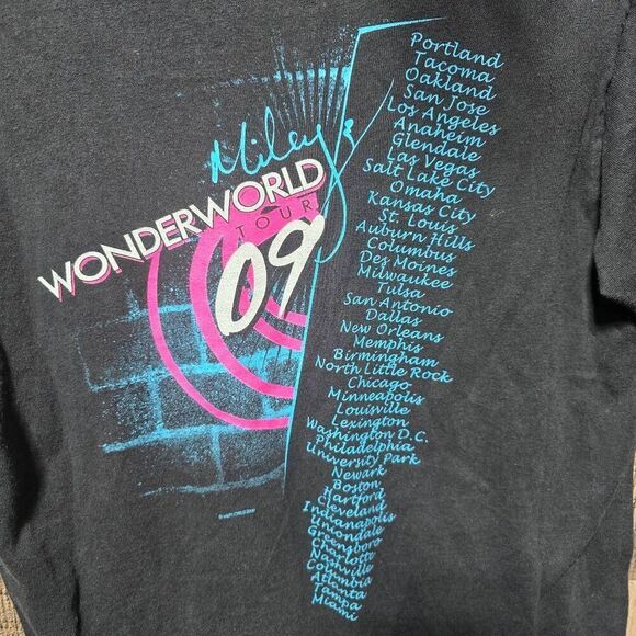 Miley Cyrus Wonderworld Tour 2009 Black Tee Size Small Vintage Y2K Pop Music - Picture 4 of 6